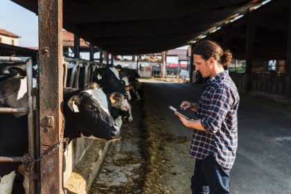FR Farmer checking dairy farm mobile app-GettyImages-944690004 (1) (1)